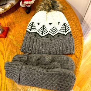Mitten and hat set NWT